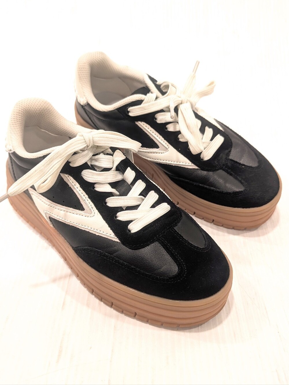 LUCKY STEP Women's Black and White Platform Sneakers Size 6